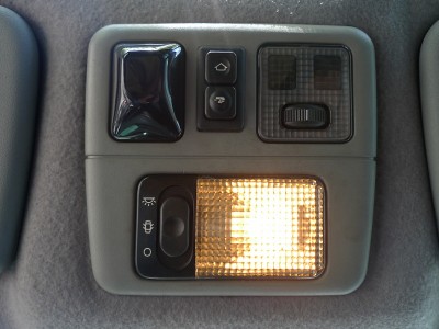 2012-09-25 002 Peugeot 306 - Innenraumleuchte_a.jpg (228.29 KiB) 1598 mal betrachtet 2012-09-25 002 Peugeot 306 - Innenraumleuchte_a.jpg