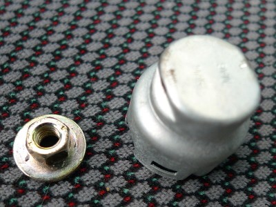 2012-09-26 002 Peugeot 306 - Dachantenne - Schraube und Abdeckkappe_a.jpg (178.62 KiB) 1532 mal betrachtet 2012-09-26 002 Peugeot 306 - Dachantenne - Schraube und Abdeckkappe_a.jpg