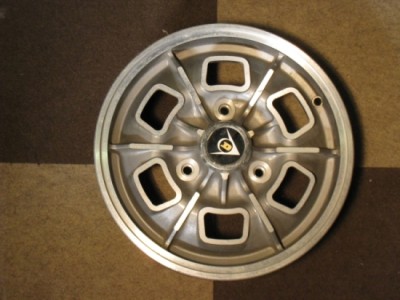 Felge1_vorne.JPG (183.5 KiB) 967 mal betrachtet Felge1_vorne.JPG