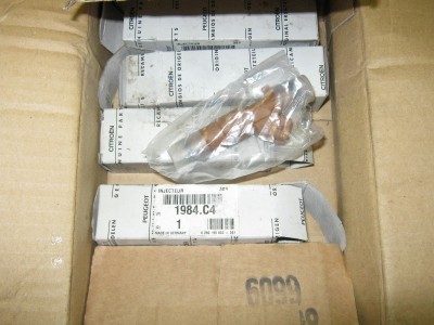 Einspritzdüsen.JPG (128.43 KiB) 1888 mal betrachtet Einspritzdüsen.JPG