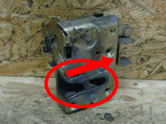 türschloss_peugeot_106_markiert.jpg
